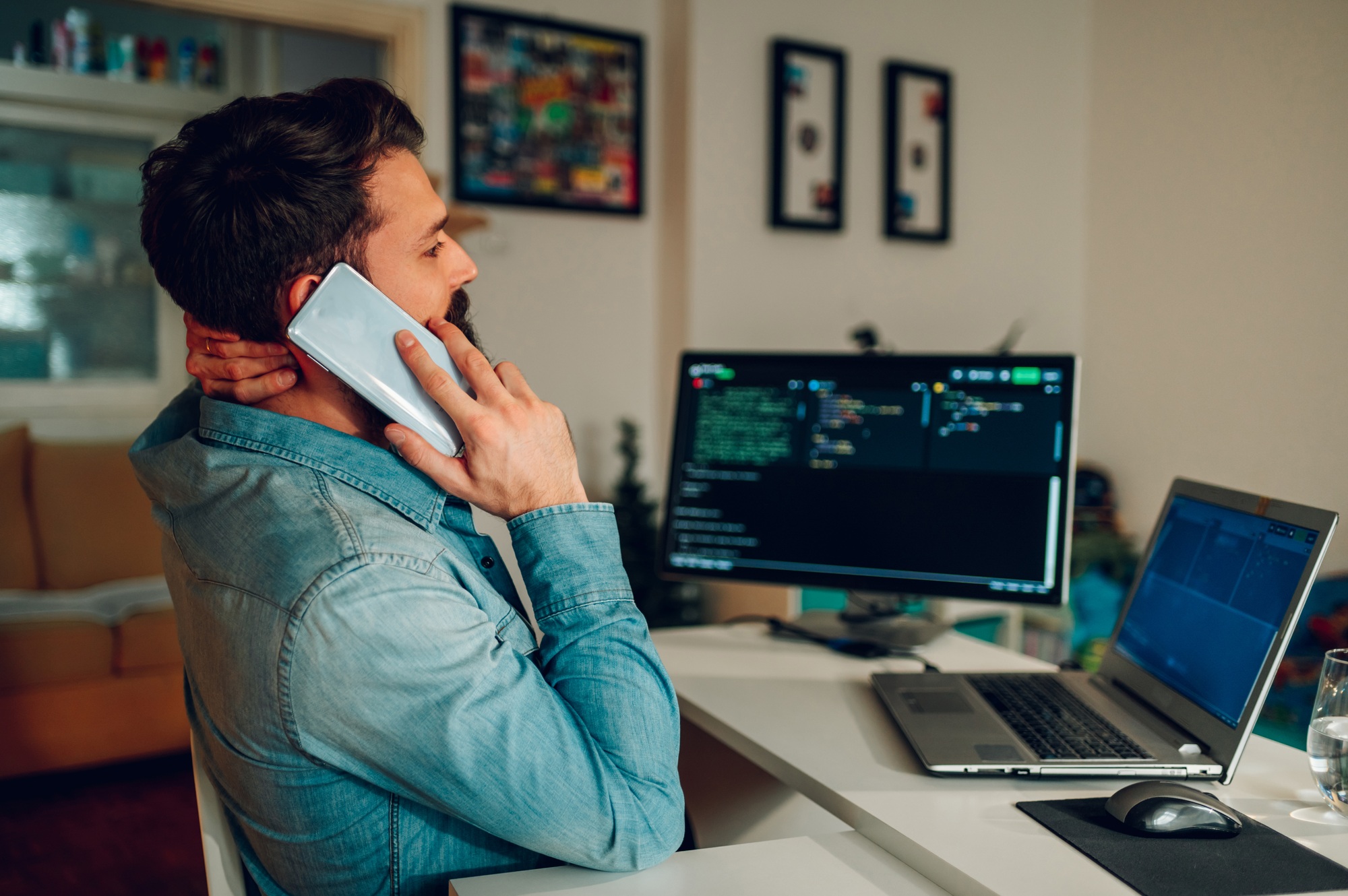 A database analyst is talking on the phone with a colleague and trying to solve a problem.