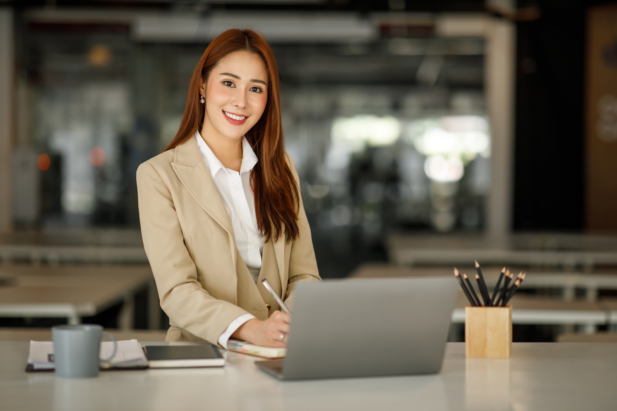 Asian business woman office,Professional Tax Accountant Using E Invoice Finance Software