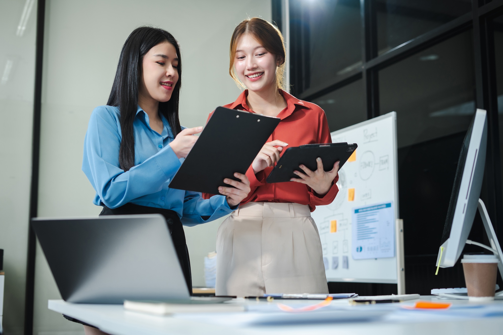 businesswoman discuss with new startup project Idea presentation
