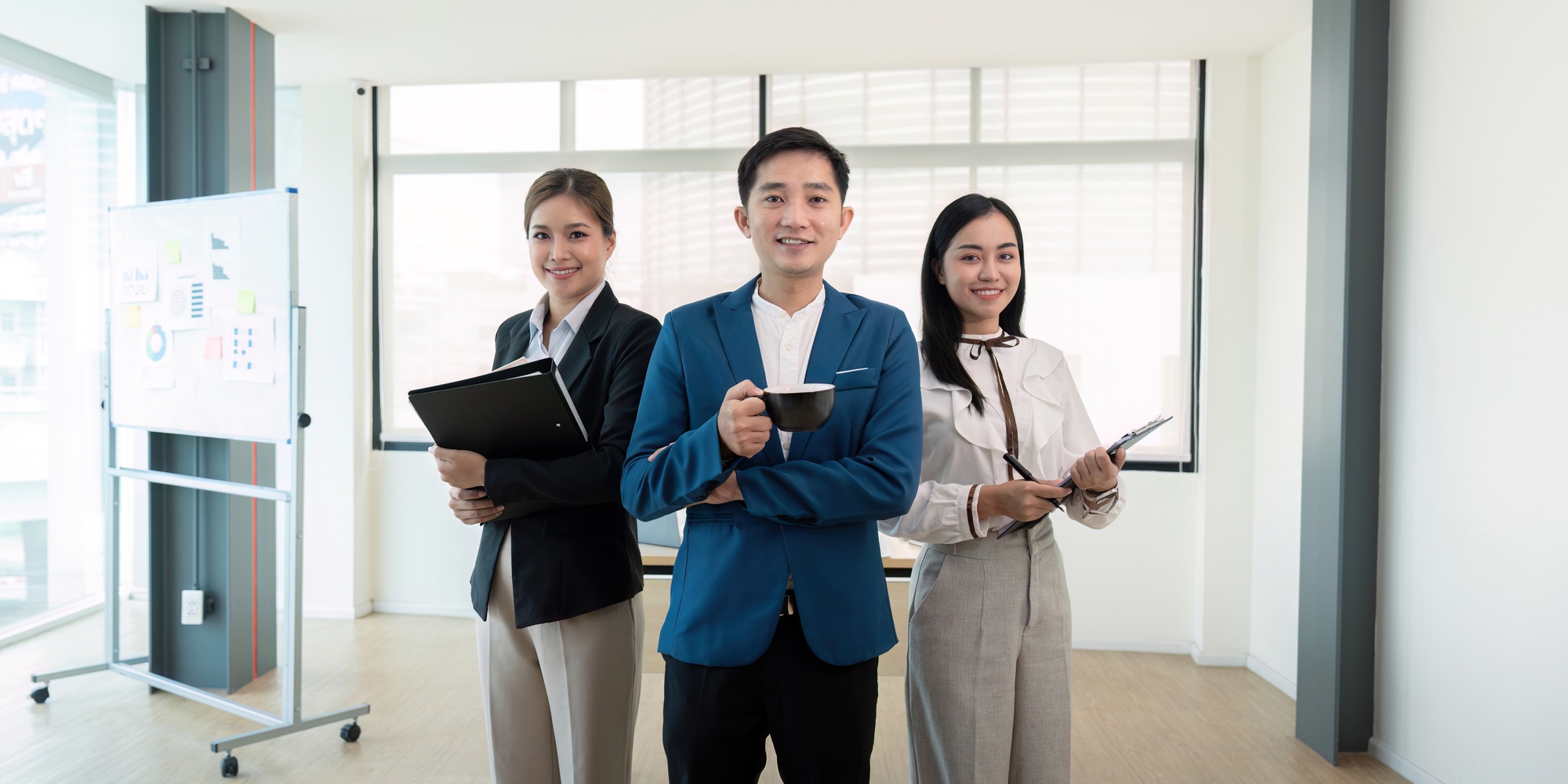 Confident business team standing in office, leadership concept