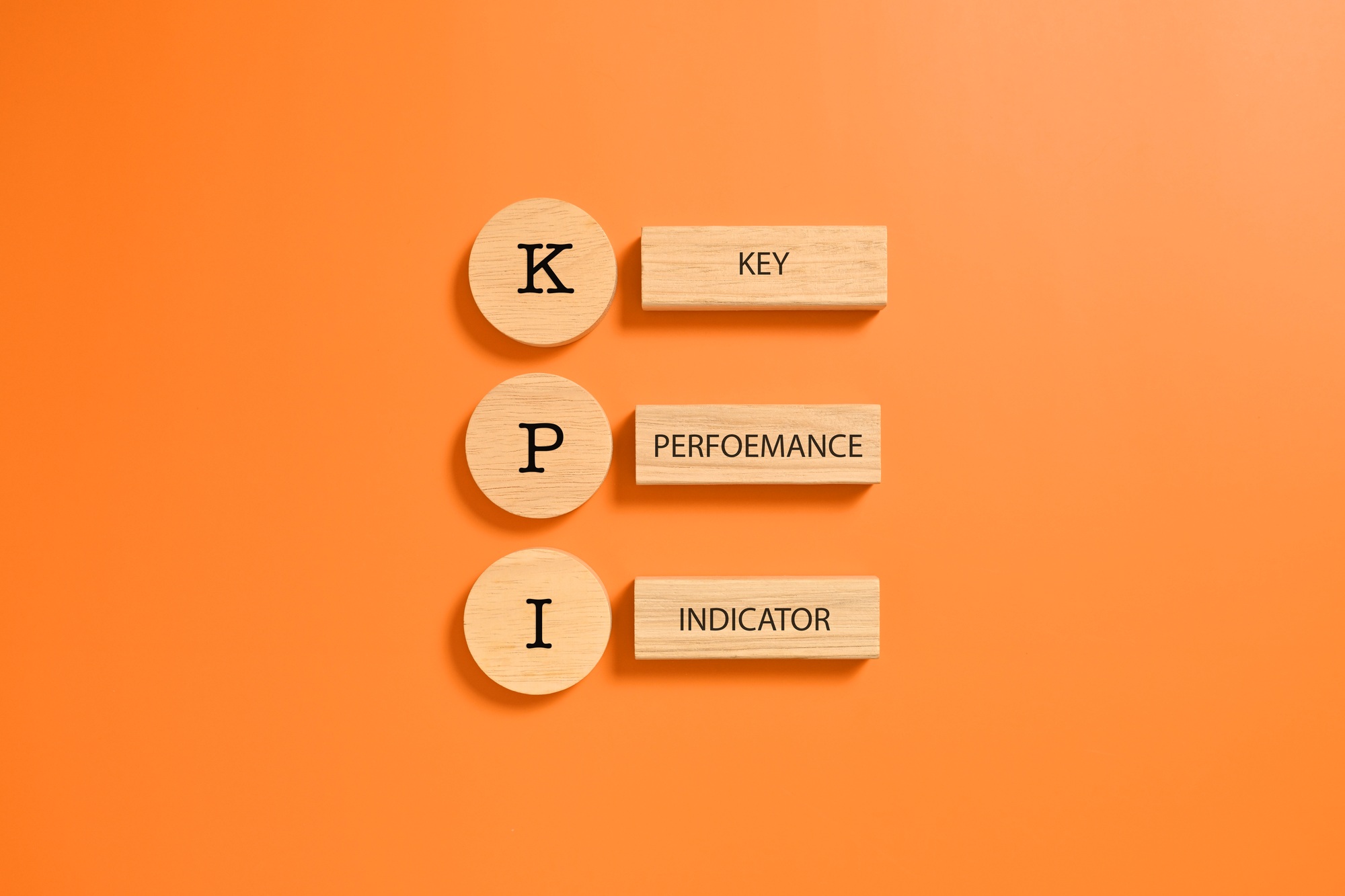 KPI, Key Performance Indicator, Word KPI on wooden blocks, Evaluation and checklist, Business