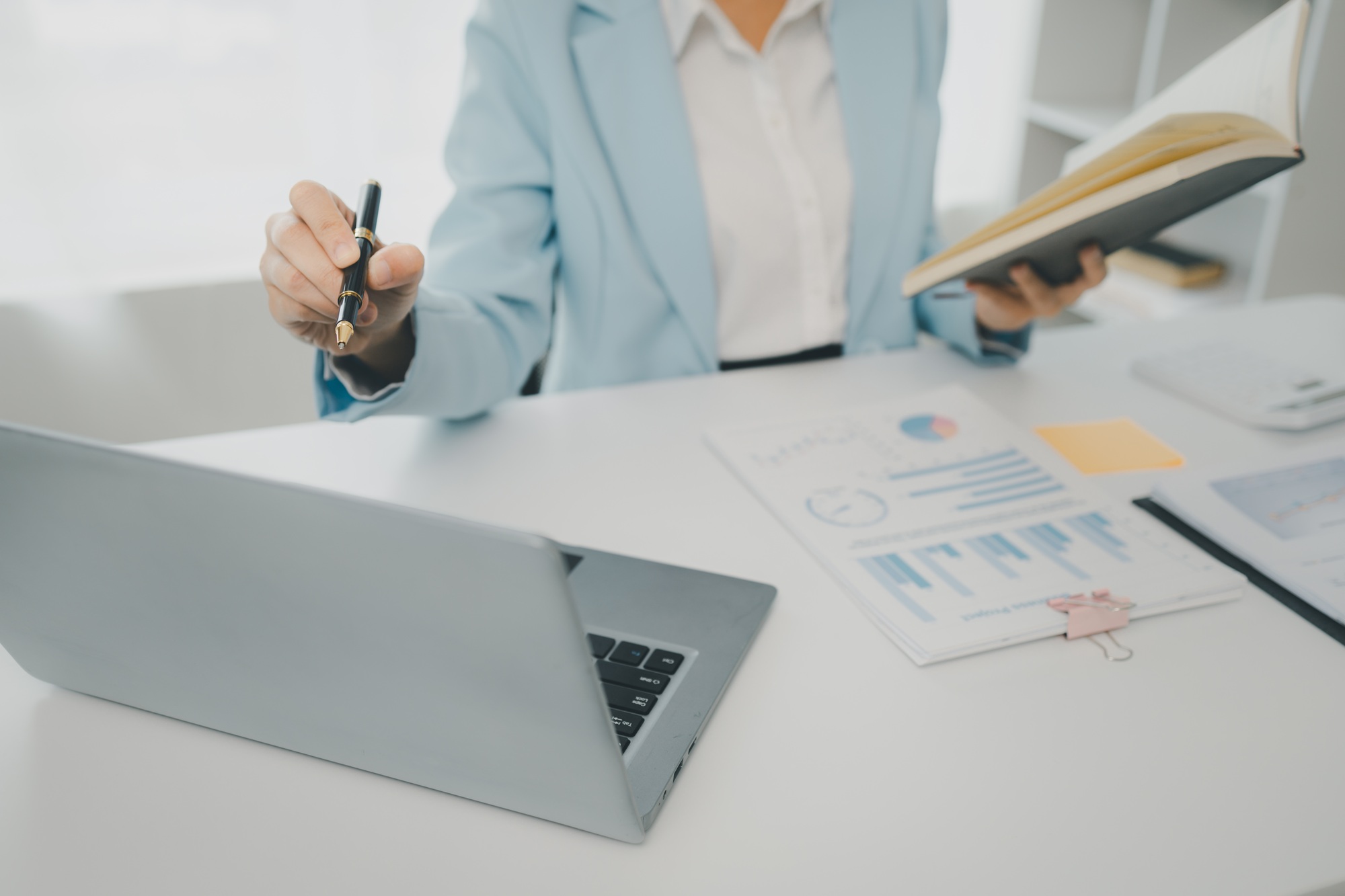 Recording various information on paper, Employees sit and take notes in the office, A businesswoman