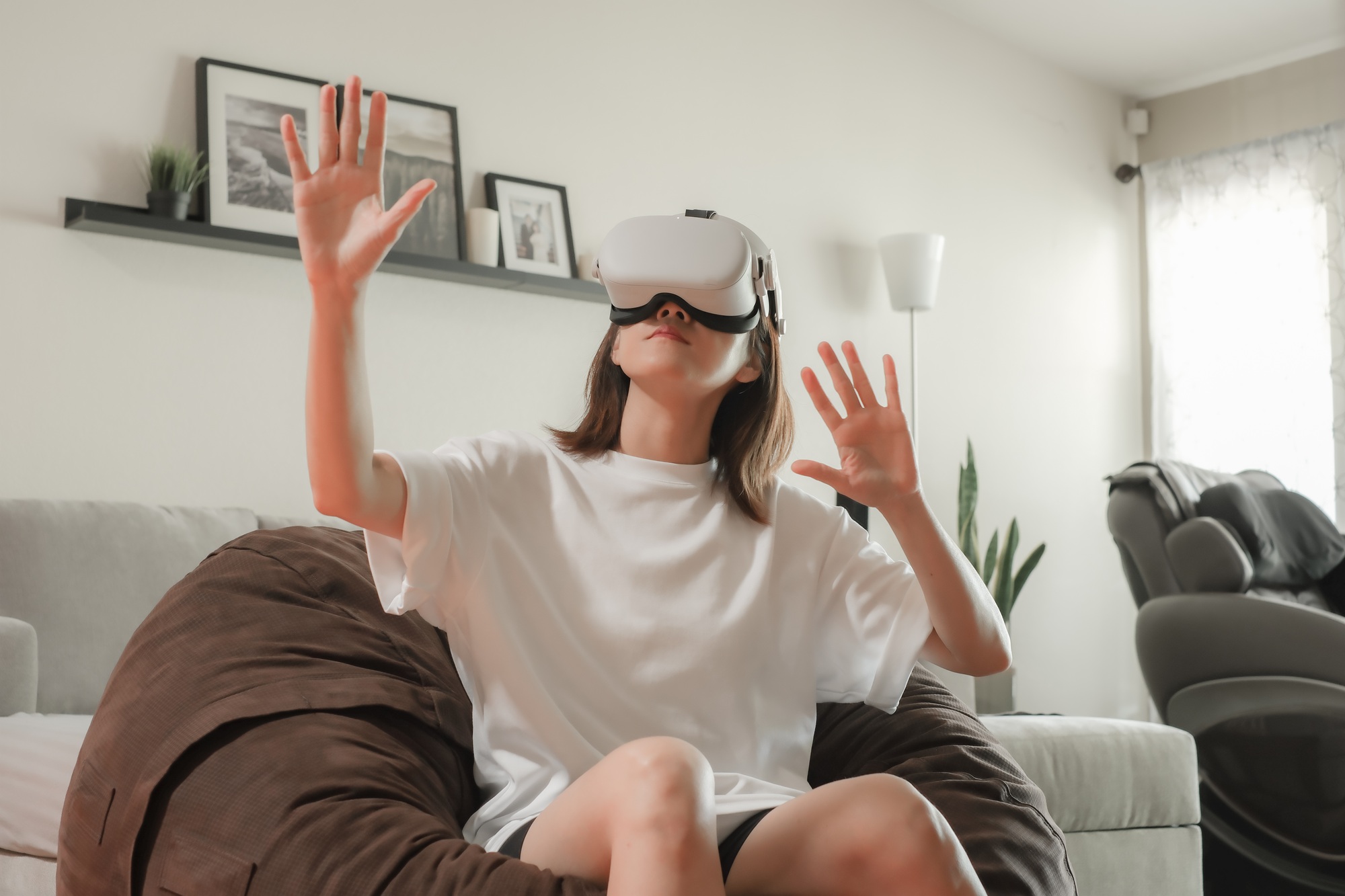 women is working on augmented reality to connect in cyberspace for future technology.