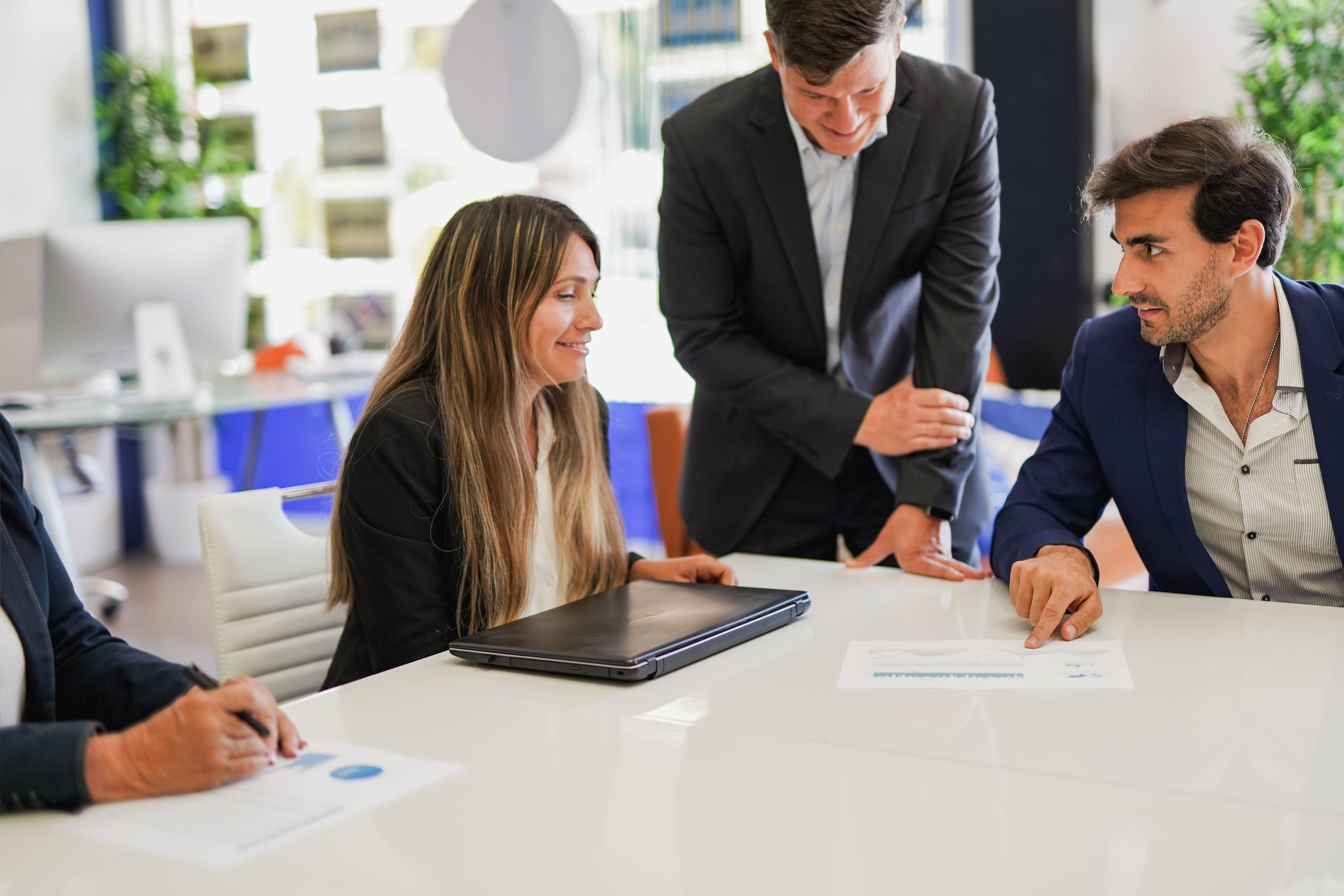 Business people working inside modern office doing team meeting - Entrepreneurs and employee concept
