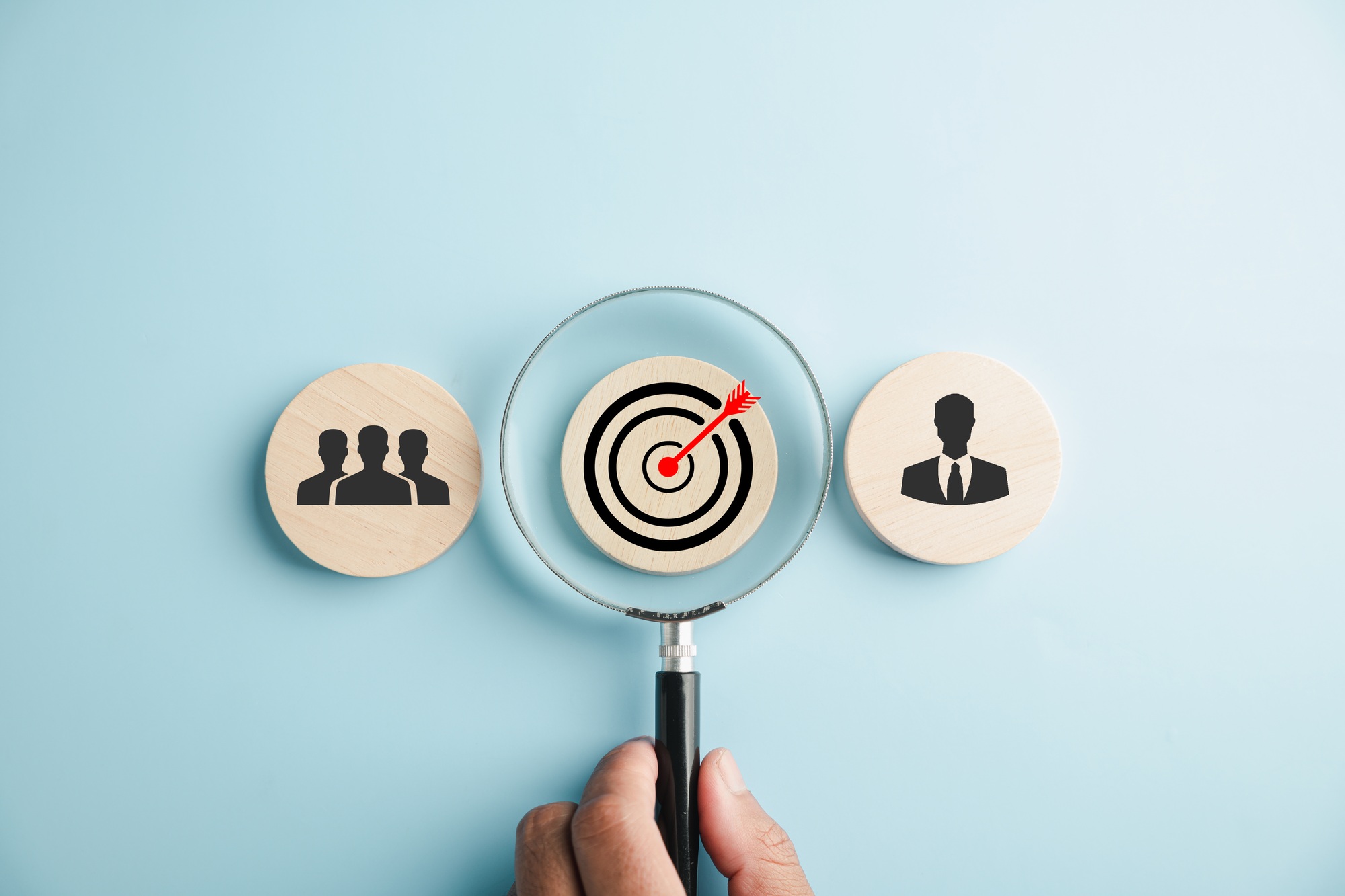 magnifier glass directed at a target icon