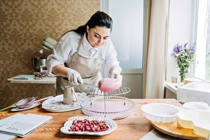 Online classes and workshops on cake decorating and baking. Female Confectioner baker make custom