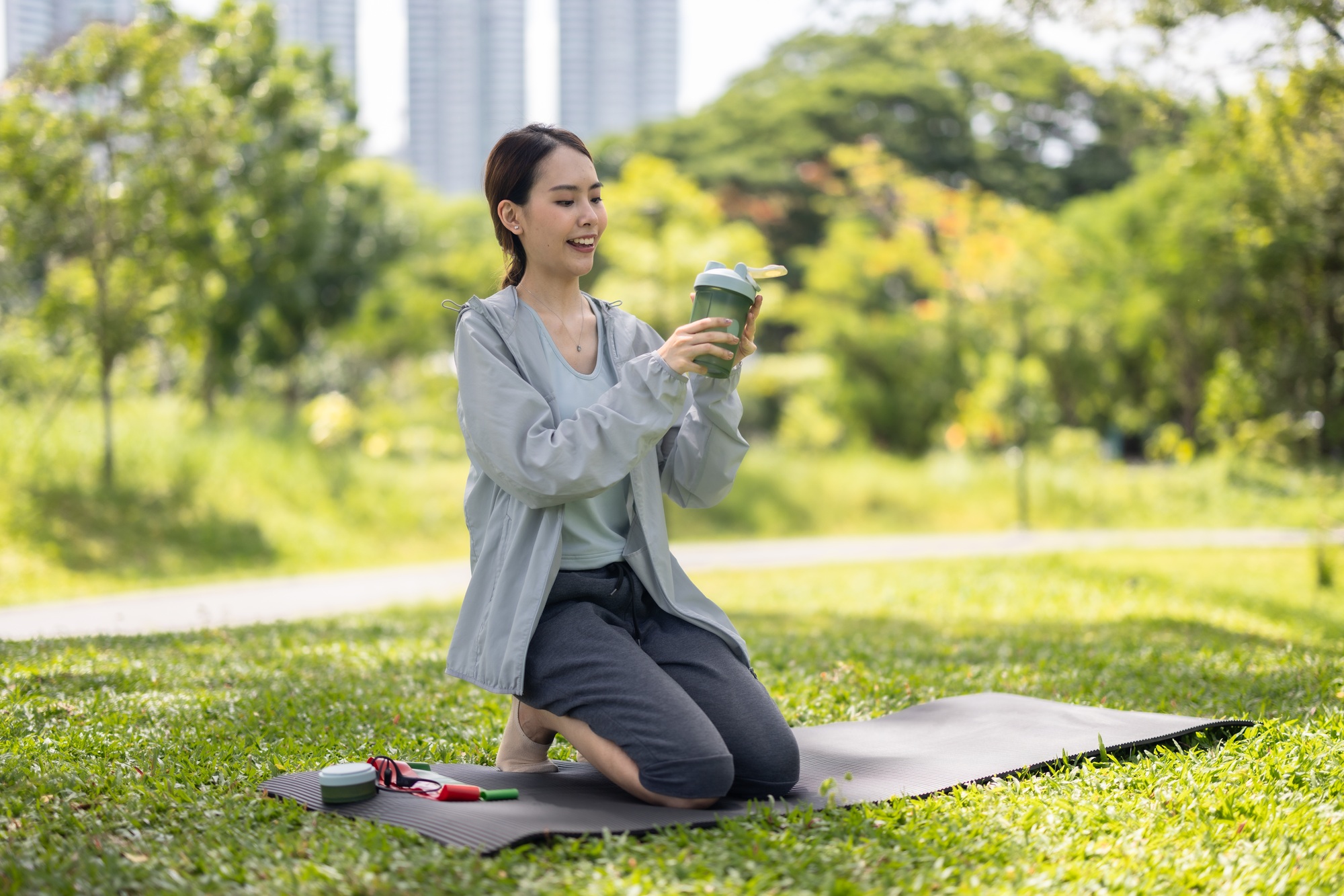 Social Media Influencer Demonstrates Protein Powder Benefits in Outdoor Setting During Live Stream
