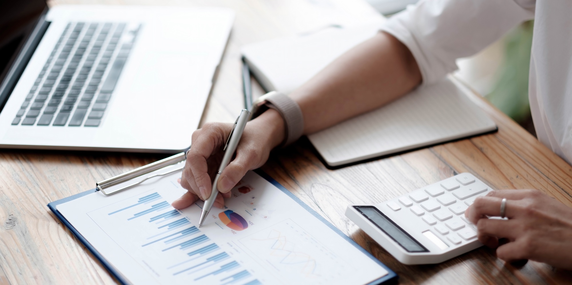 Close-up A businesswoman works on a financial chart report, calculates business costs and profits