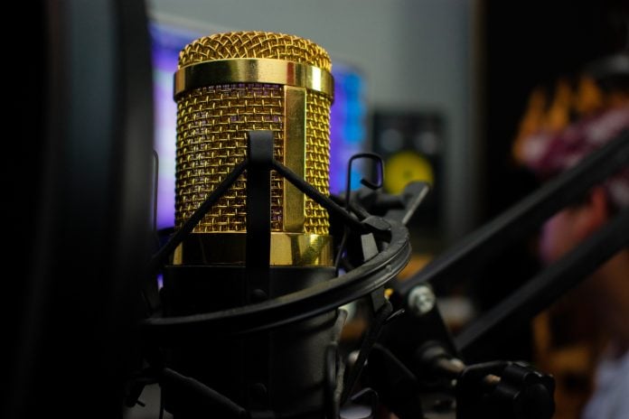 Microphone condenser with anti pop filter home studio