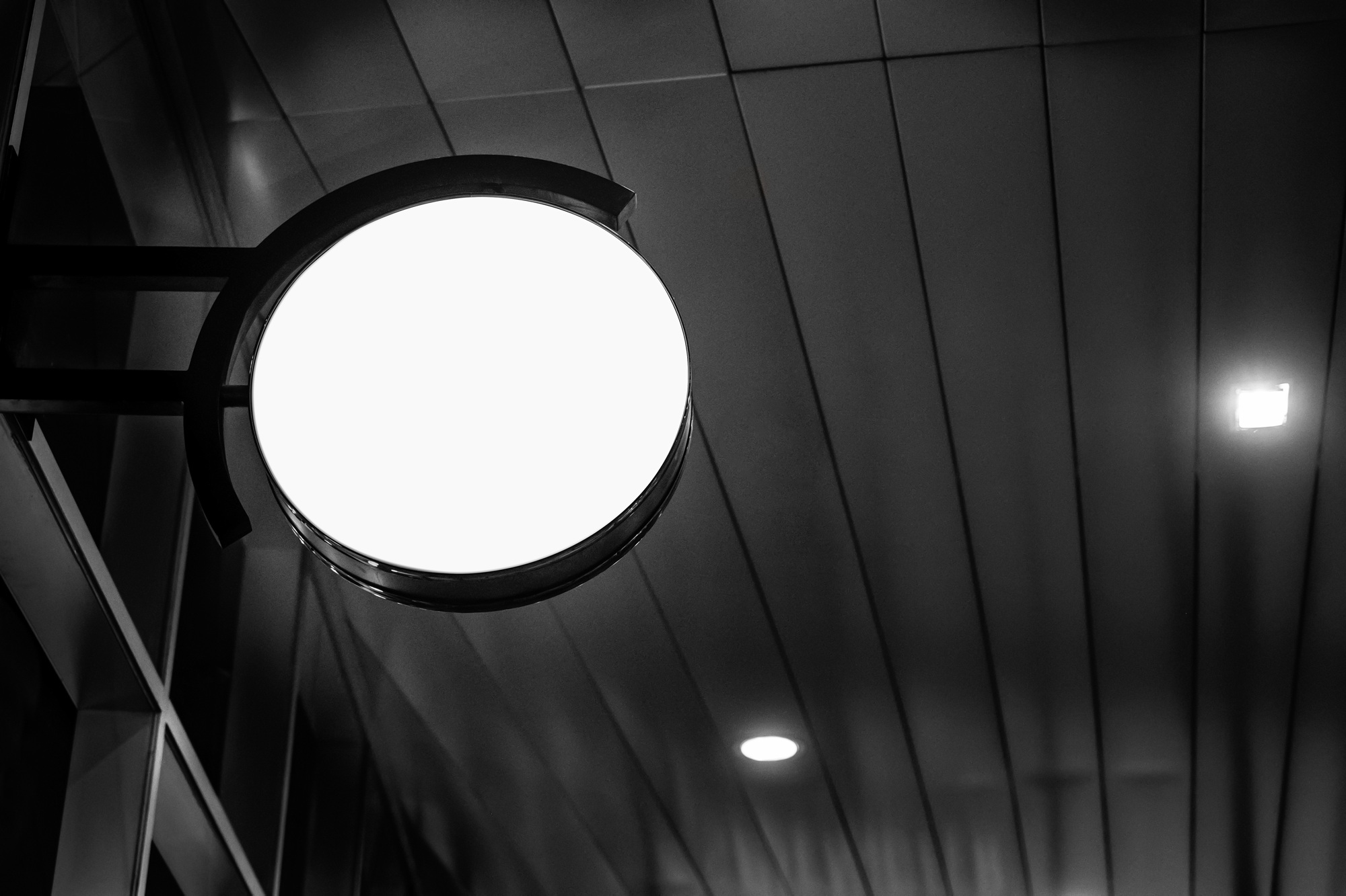 circle advertising light box on the night street and Clipping pa