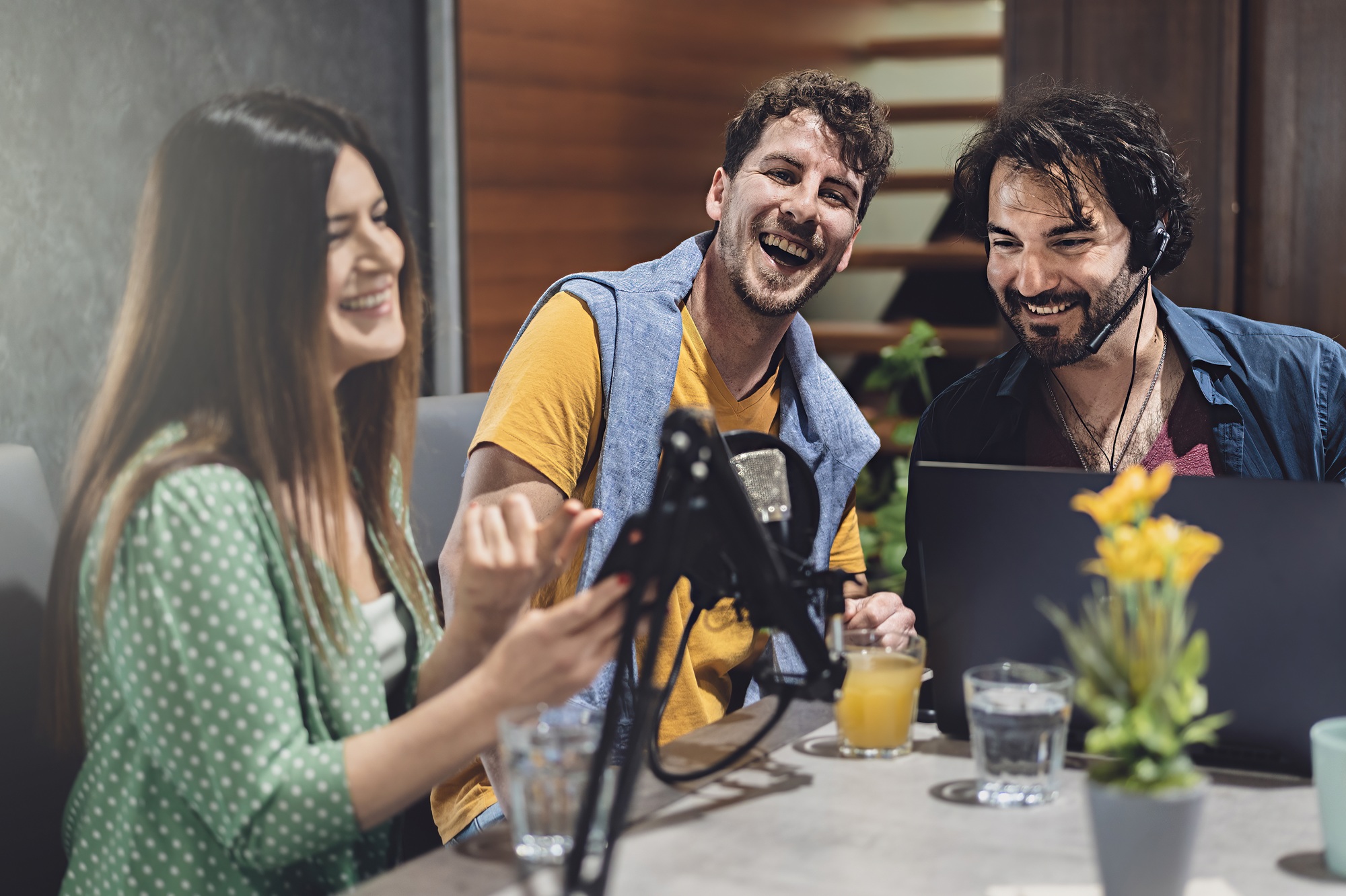 Influencers streaming a vlog cast session