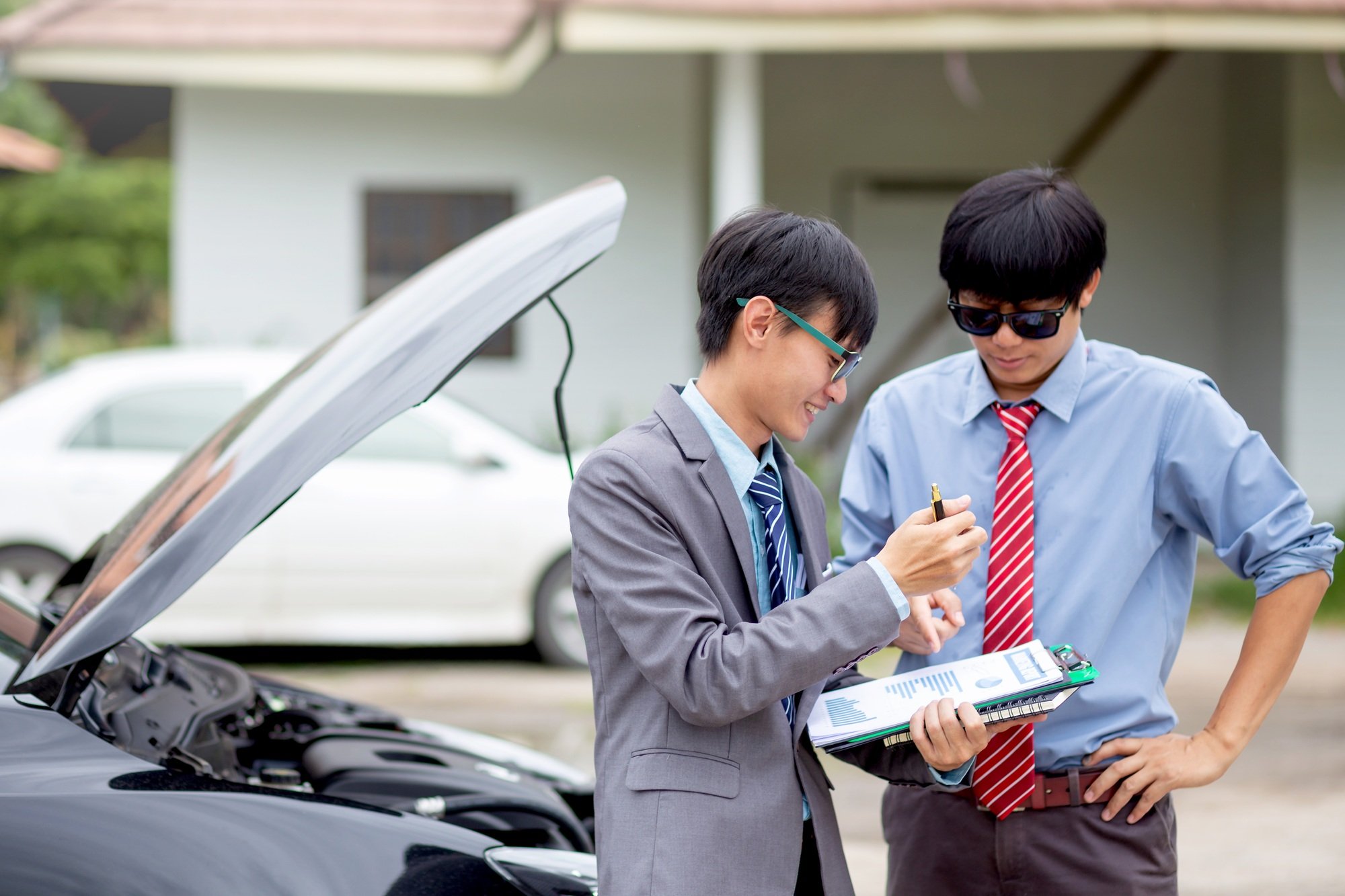 Insurance agent check for damaged cars for car insurance customer. Car insurance concept.