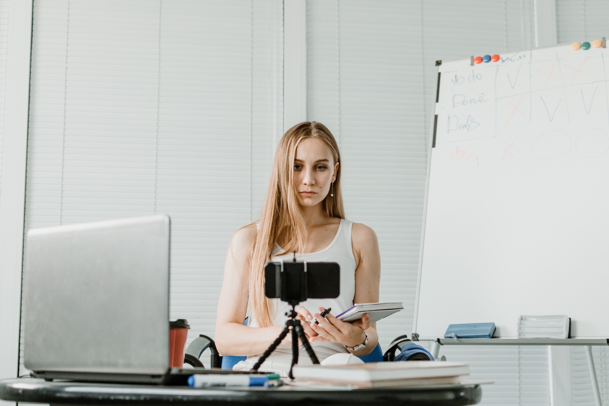 Side hustle, earn extra, money making, side job, side money, second job, hustling, hustle gig, gig